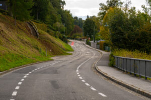 Landstraße mit Radstreifen