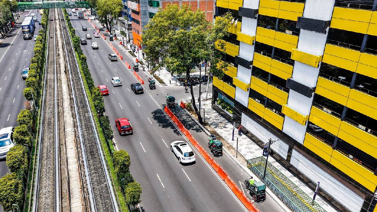 Luftbild neuer Radweg Calzada Tlalpan Mexico City